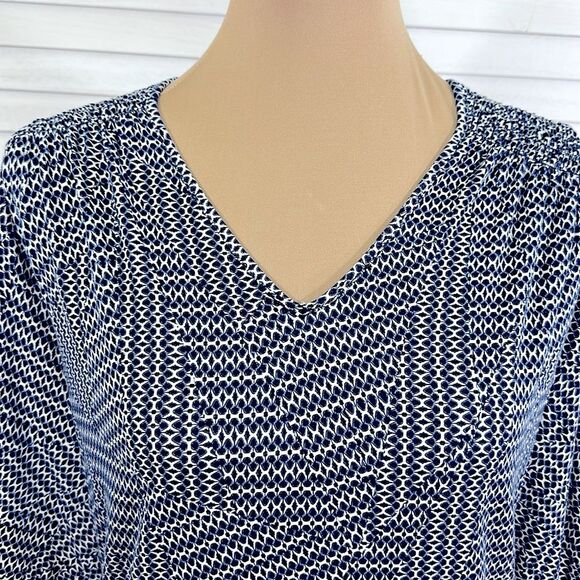Chico's Flutter Sleeve Knit Top Size 1 (8) Like New - Picture 5 of 13